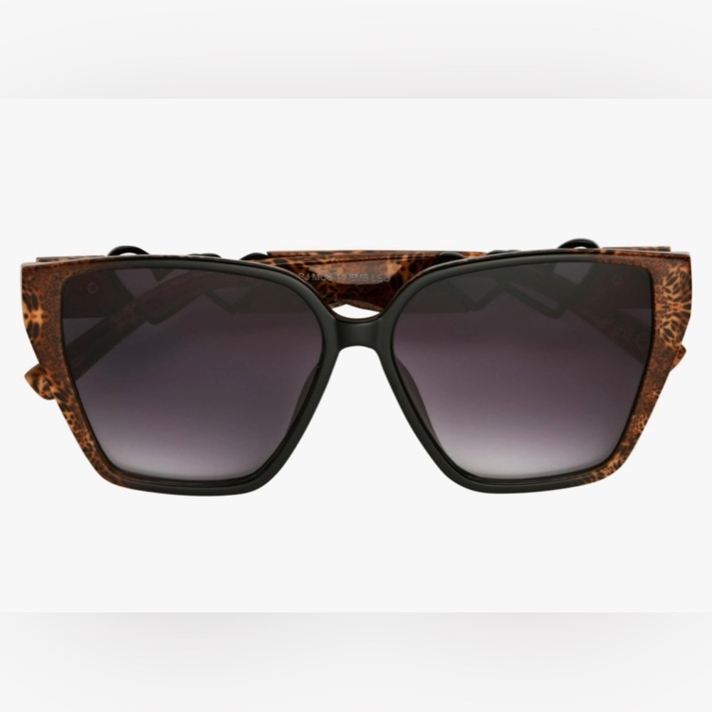 NWT Betsey soul shine Johnson Large leopard Sunglasses heart NWT smoky lenses